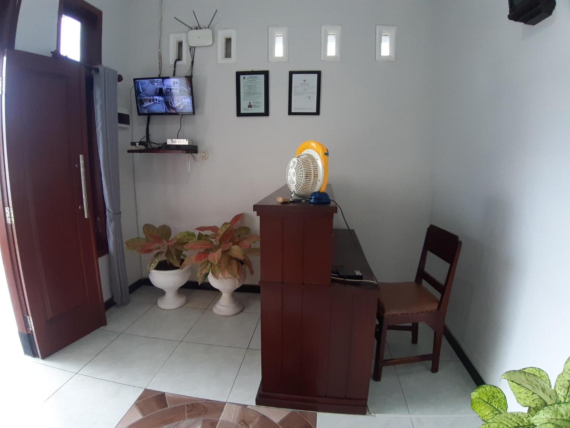 Oyo 2826 Panderman Residence Blitar Εξωτερικό φωτογραφία