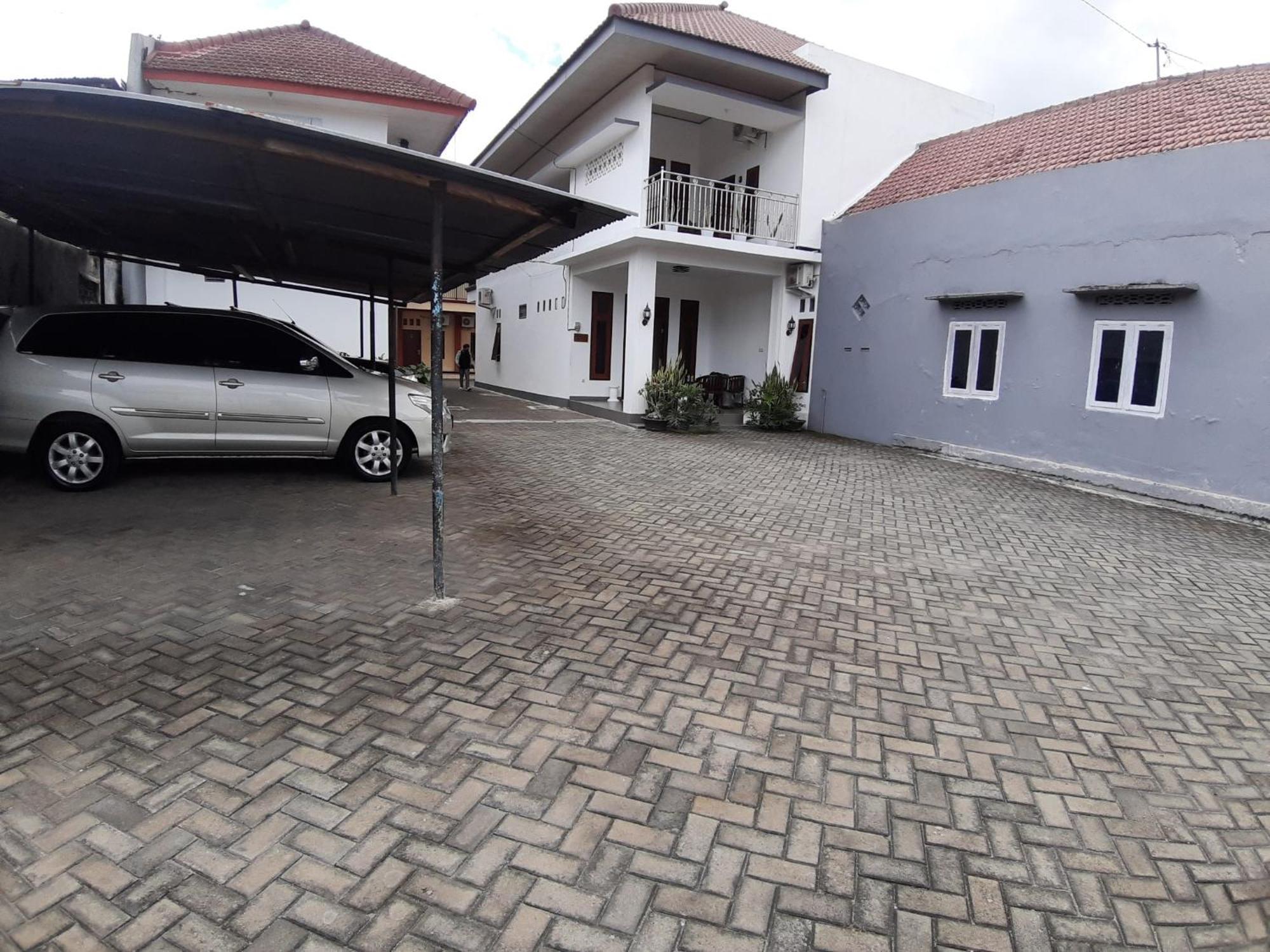 Oyo 2826 Panderman Residence Blitar Εξωτερικό φωτογραφία