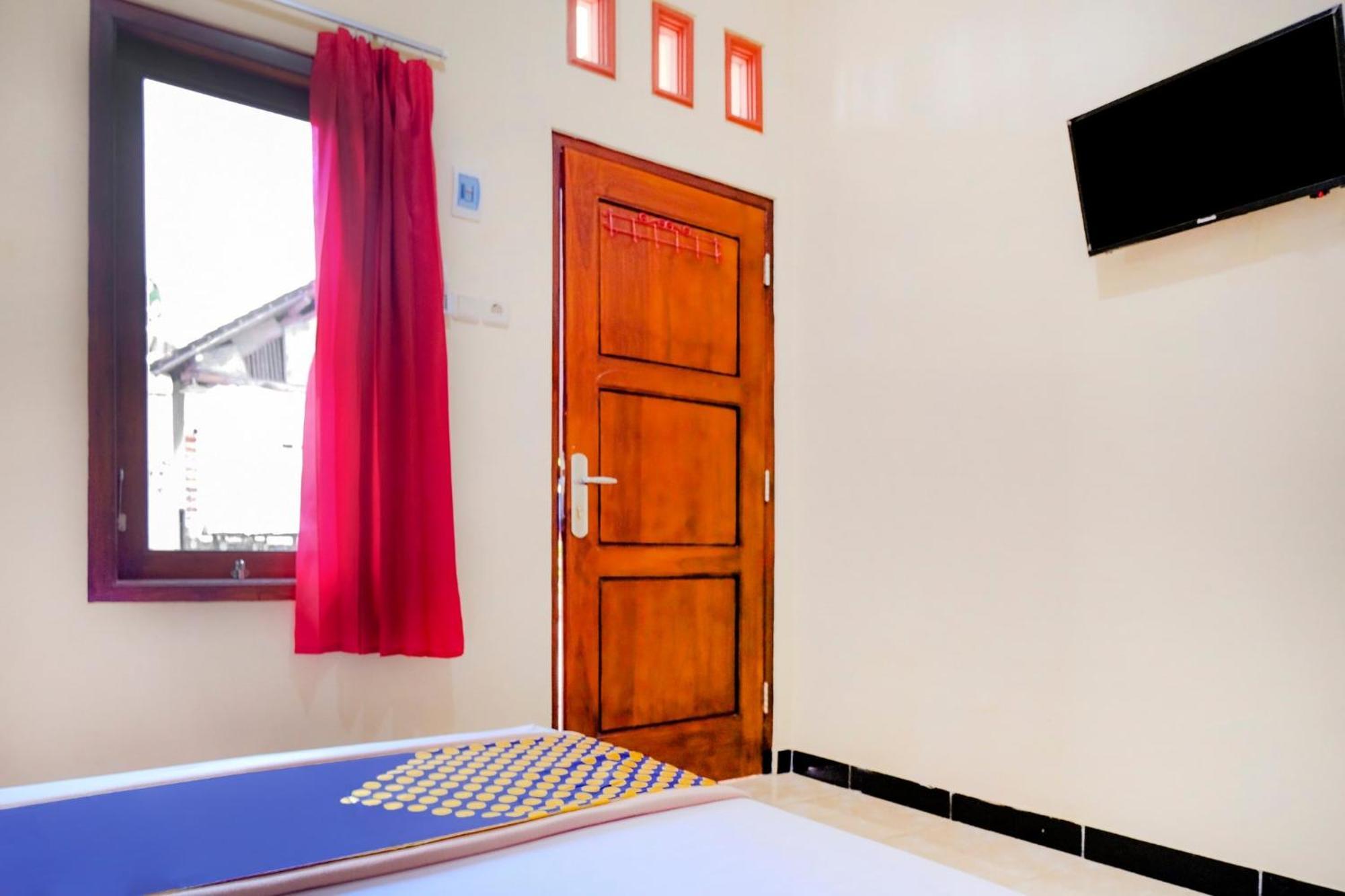 Oyo 2826 Panderman Residence Blitar Εξωτερικό φωτογραφία