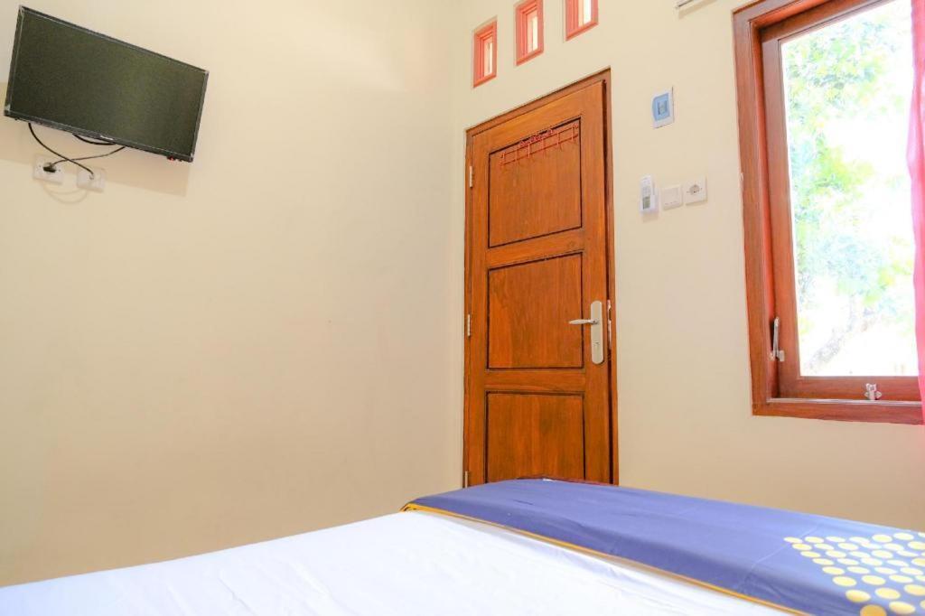 Oyo 2826 Panderman Residence Blitar Εξωτερικό φωτογραφία