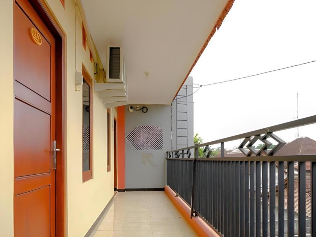 Oyo 2826 Panderman Residence Blitar Εξωτερικό φωτογραφία