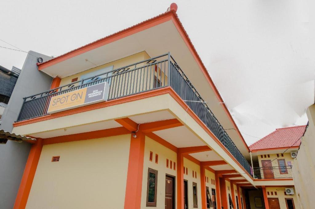 Oyo 2826 Panderman Residence Blitar Εξωτερικό φωτογραφία