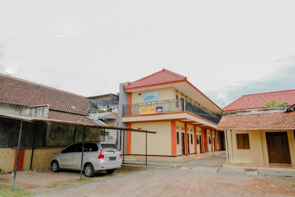 Oyo 2826 Panderman Residence Blitar Εξωτερικό φωτογραφία