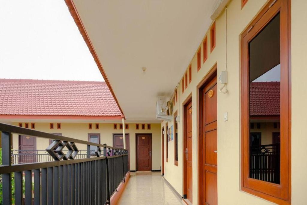 Oyo 2826 Panderman Residence Blitar Εξωτερικό φωτογραφία